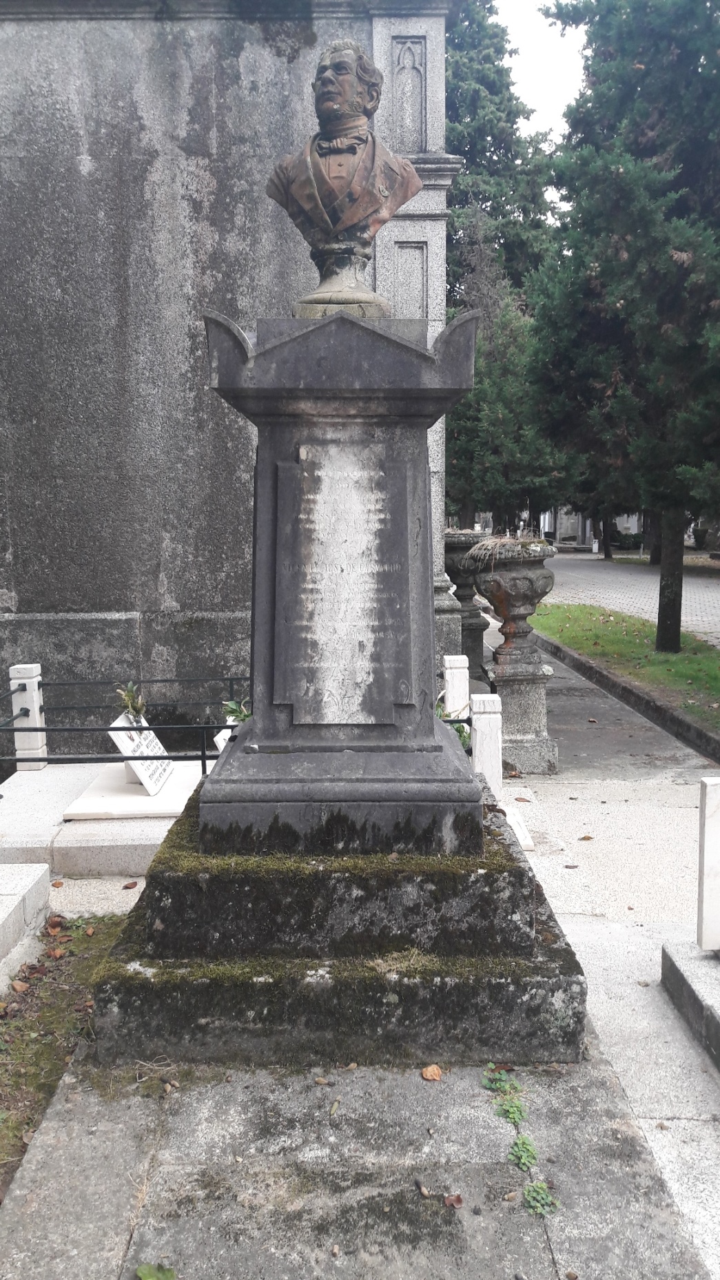 Vicente José de Carvalho's tomb, Porto (by Antonio Miguel Santos)(1).jpg